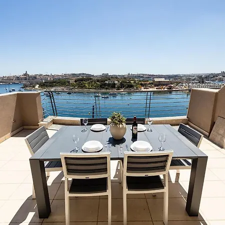 Ph With Terrace 3 Bed & Views شقة *