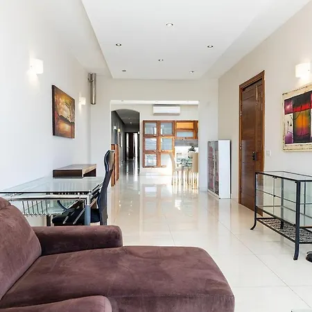 Ph With Terrace 3 Bed & Views شقة *