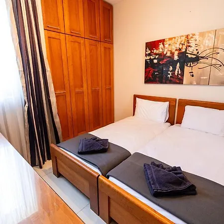 Ph With Terrace 3 Bed & Views شقة *