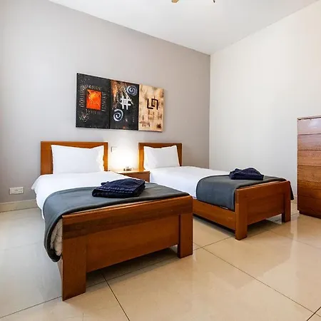 Ph With Terrace 3 Bed & Views شقة سليمة