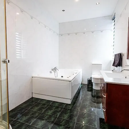 Ph With Terrace 3 Bed & Views سليمة