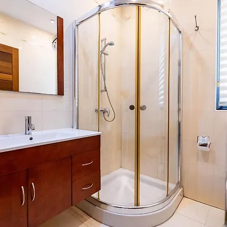 Ph With Terrace 3 Bed & Views شقة سليمة