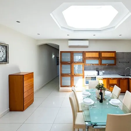Ph With Terrace 3 Bed & Views شقة سليمة