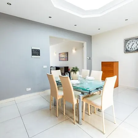 Ph With Terrace 3 Bed & Views