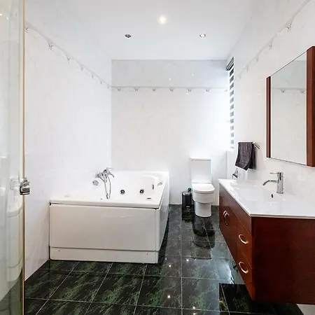 Ph With Terrace 3 Bed & Views * Sliema